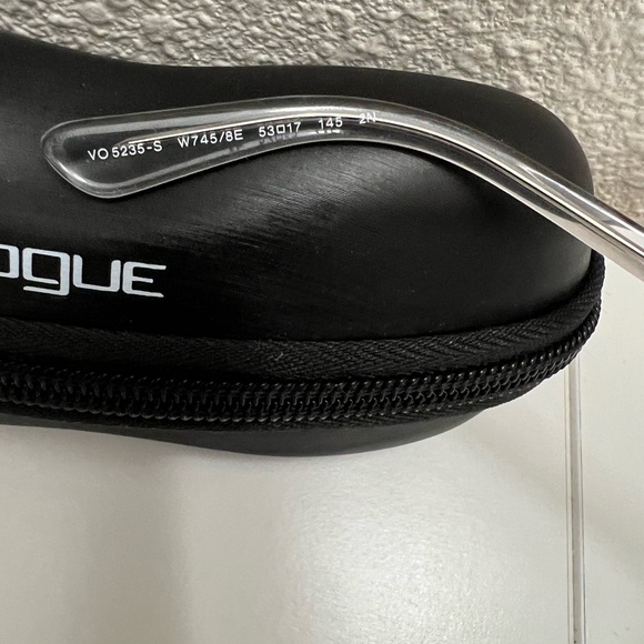 Vogue 2 pair of sunglasses - Picture 9 of 11